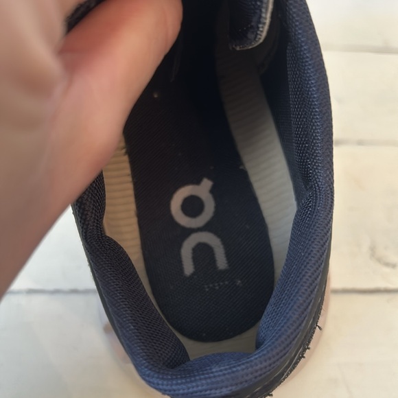 On Cloud Helion Black Women’s Running Shoe Size 7 - Picture 11 of 11